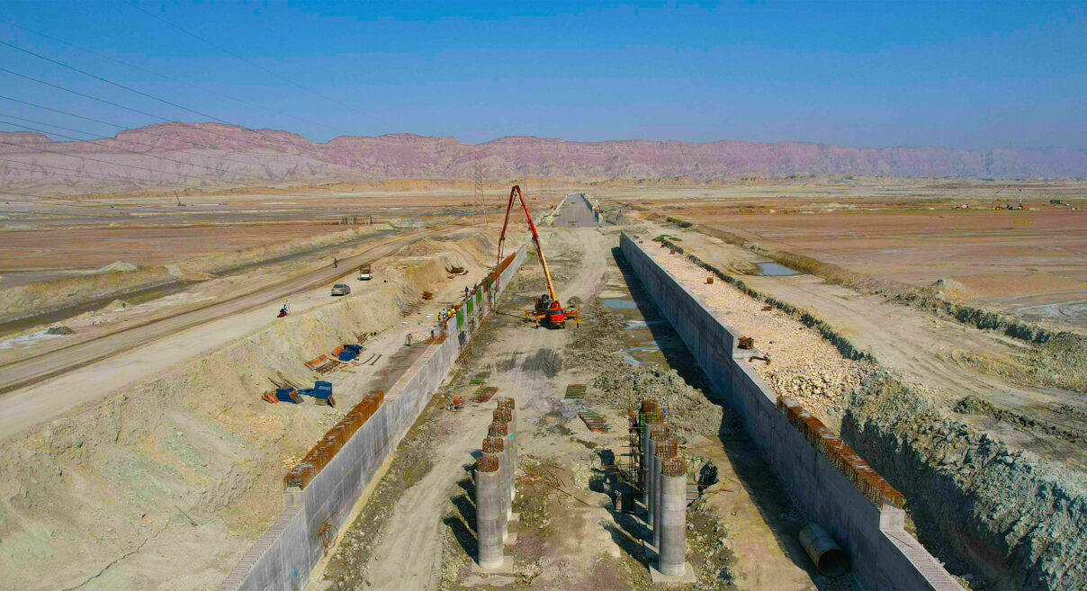 فاز اول تاسیسات زیربنایی اراضی 2400 هکتاری بندر شهید رجایی